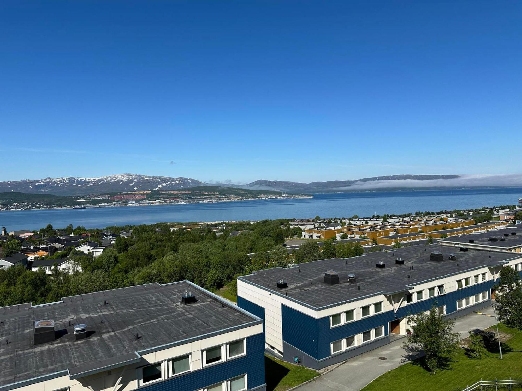 Miracle Tromso, Cozy Double Bed Private Room In A Shared Apartment With Stunning Tromso Views エクステリア 写真