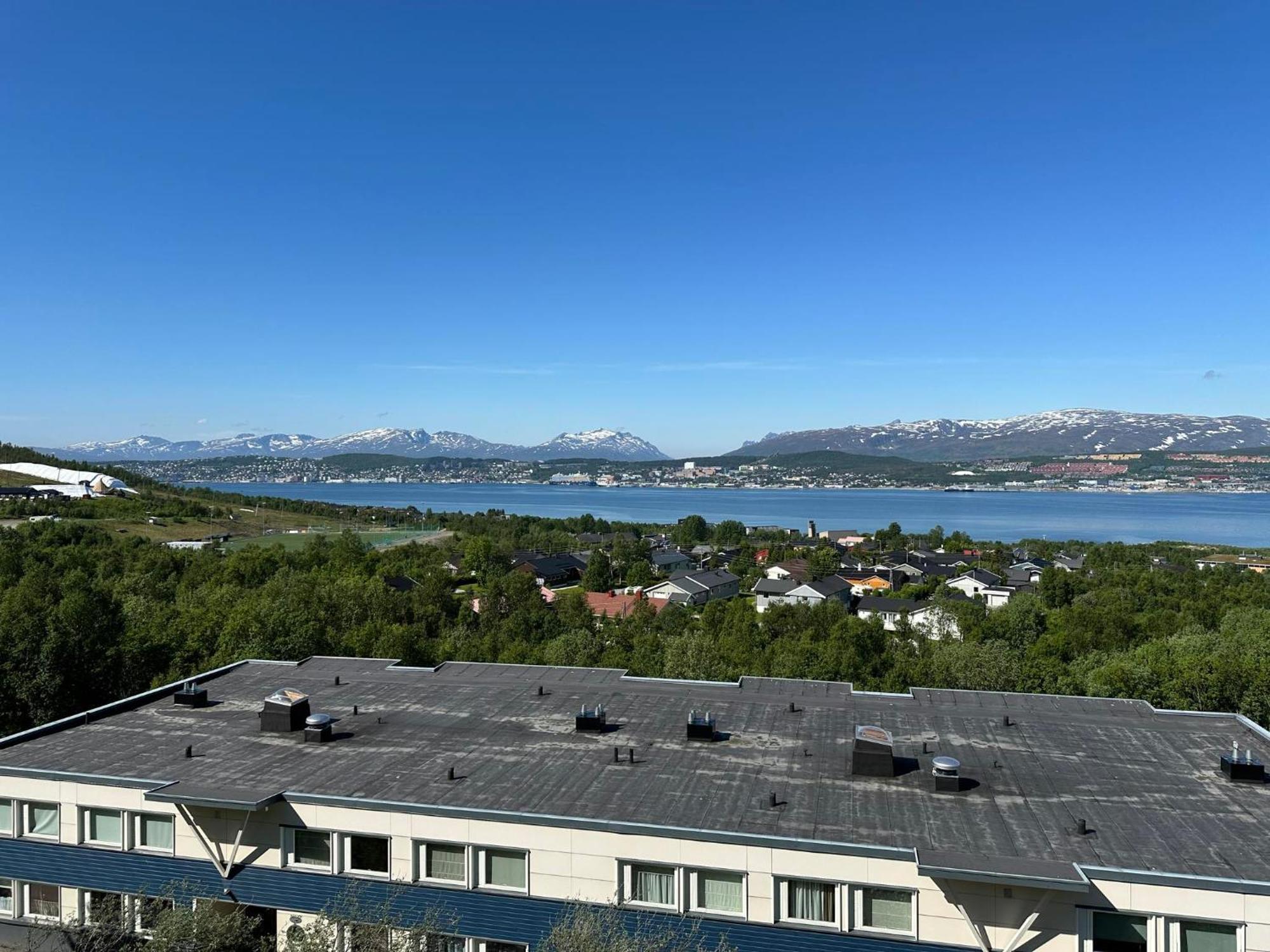 Miracle Tromso, Cozy Double Bed Private Room In A Shared Apartment With Stunning Tromso Views エクステリア 写真