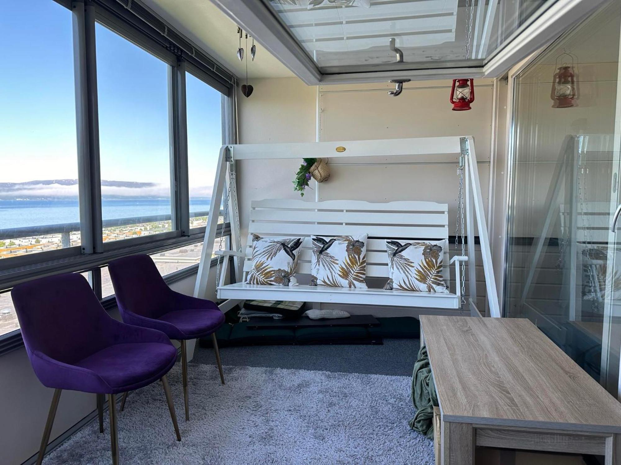 Miracle Tromso, Cozy Double Bed Private Room In A Shared Apartment With Stunning Tromso Views エクステリア 写真