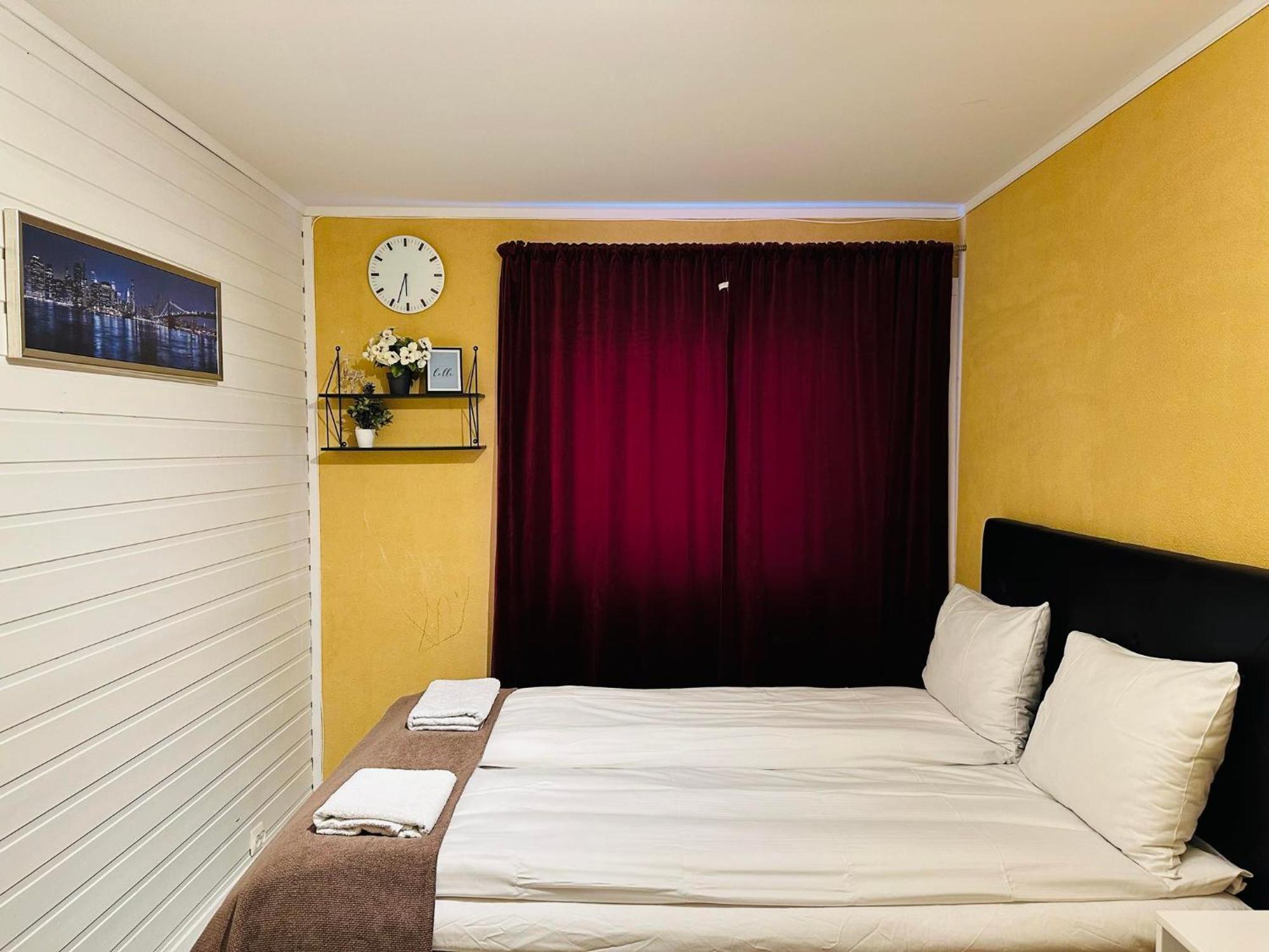 Miracle Tromso, Cozy Double Bed Private Room In A Shared Apartment With Stunning Tromso Views エクステリア 写真