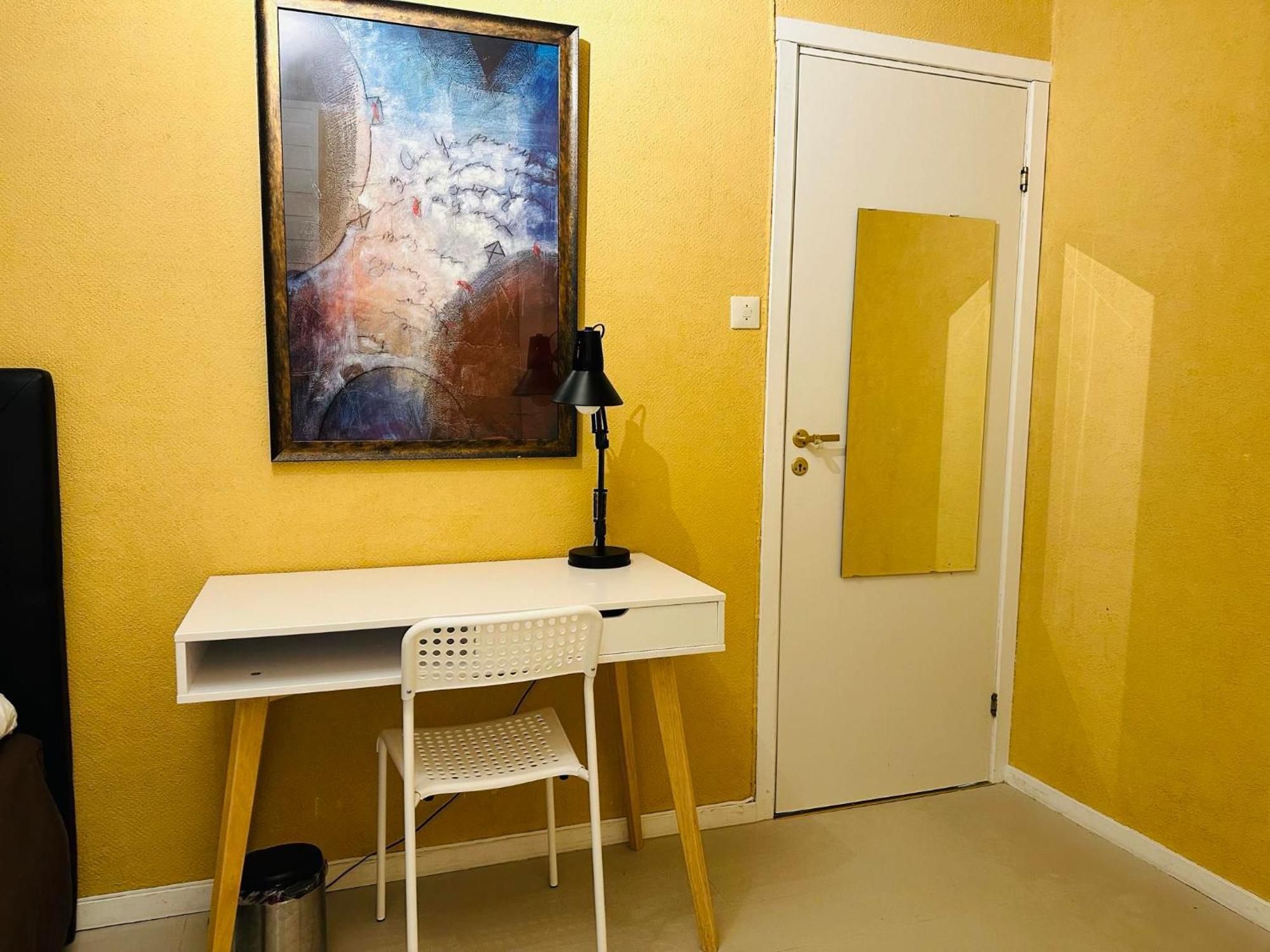 Miracle Tromso, Cozy Double Bed Private Room In A Shared Apartment With Stunning Tromso Views エクステリア 写真